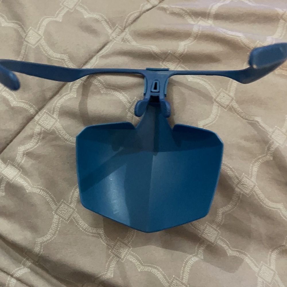 Hard plastic Mask - Picture 6 of 8